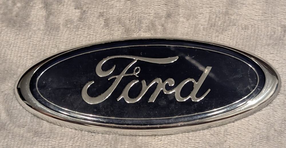 02-05 Ford Explorer Front Grille Emblem Logo OEM F85B-15402A16-AA Dkark Blue PIN
